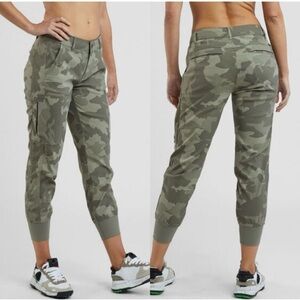 Prana Green Camo Cargo Pocket Jogger Pants. Size 8 comfy casual streetwear